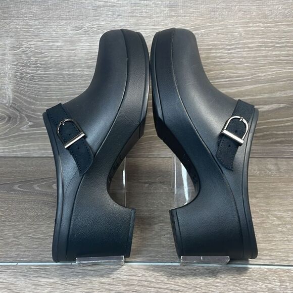 Crocs Sarah Black Rubber Women’s Sz 7 Slip On Buckle Strap Heeled Clogs Mules - Picture 10 of 11